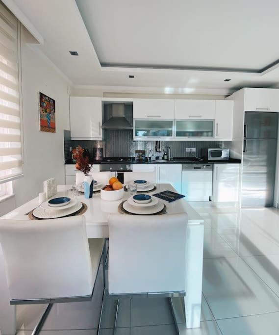 Hygge Flat With Heated Floors & Sunny Balcony! Apartament